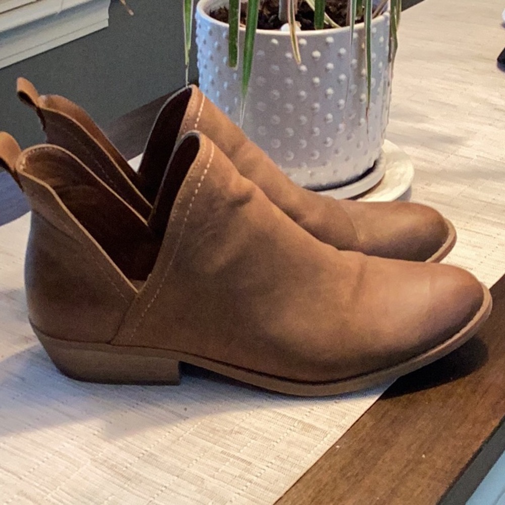 Euc bootie slip in brown